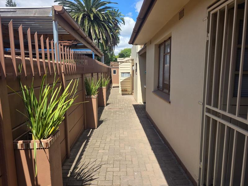 To Let 7 Bedroom Property for Rent in Bonnie Brae Western Cape